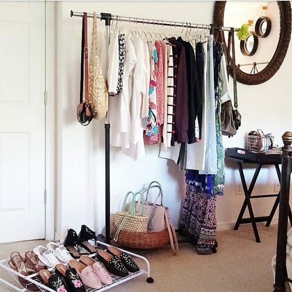 🌸Meet Your Posher🌸 - Picture 2 of 3